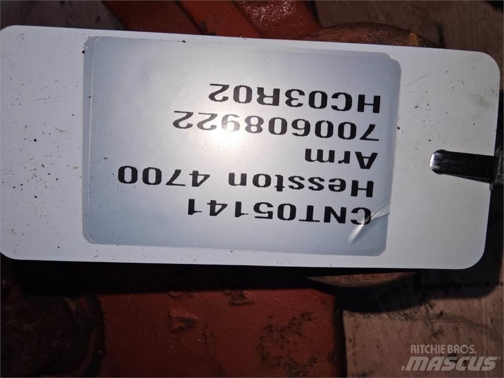 Hesston 4700 Čeľuste na balíky