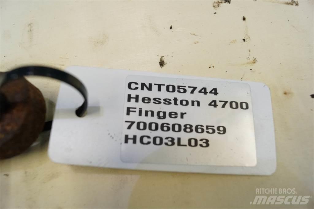 Hesston 4700 Čeľuste na balíky