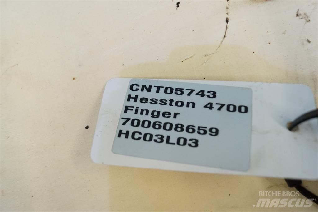 Hesston 4700 Čeľuste na balíky