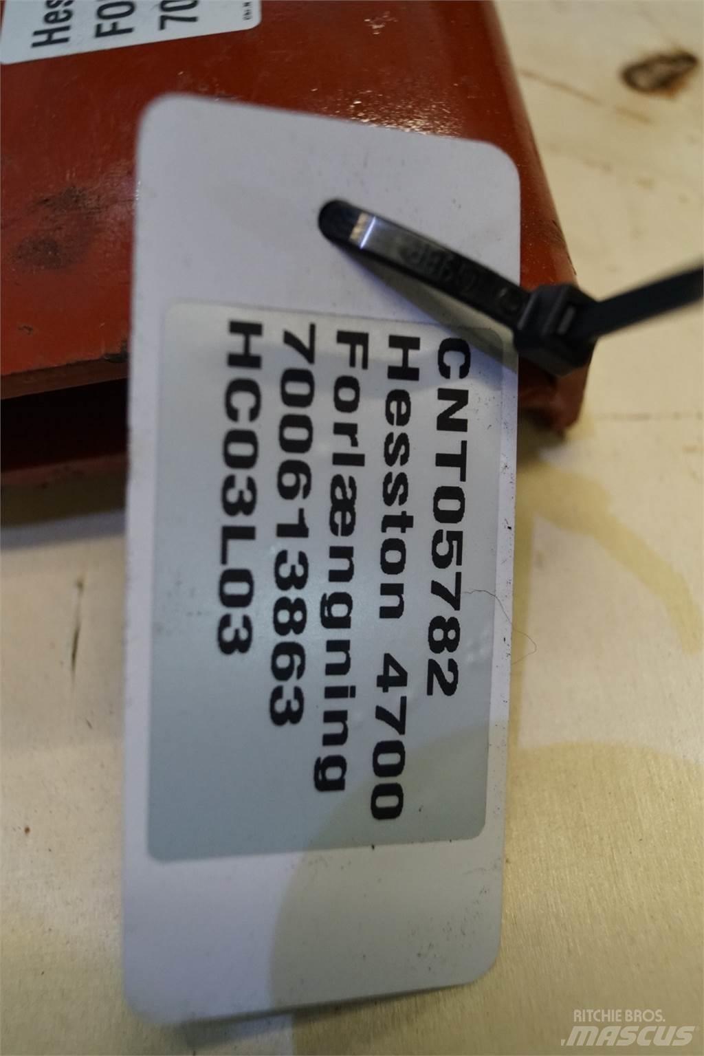 Hesston 4700 Čeľuste na balíky