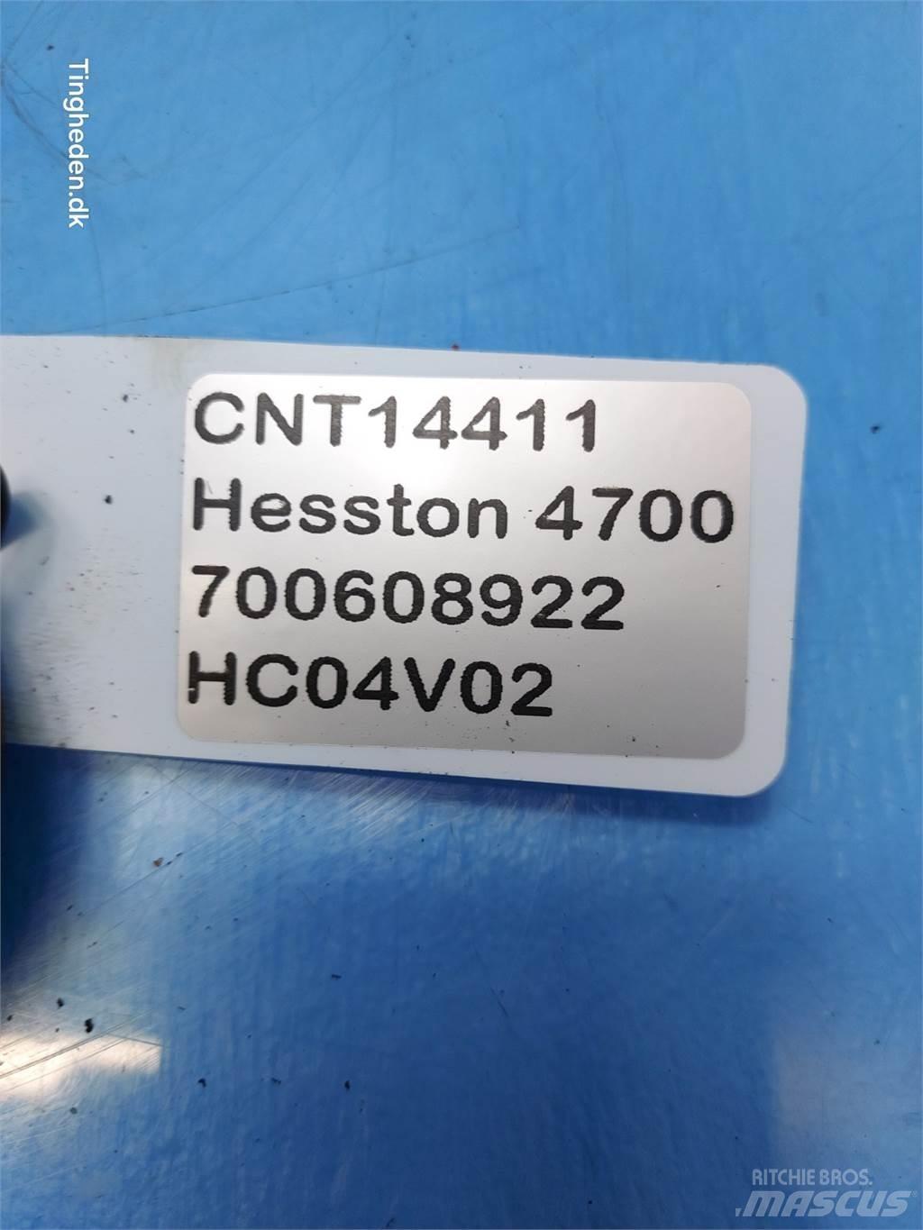 Hesston 4700 Čeľuste na balíky