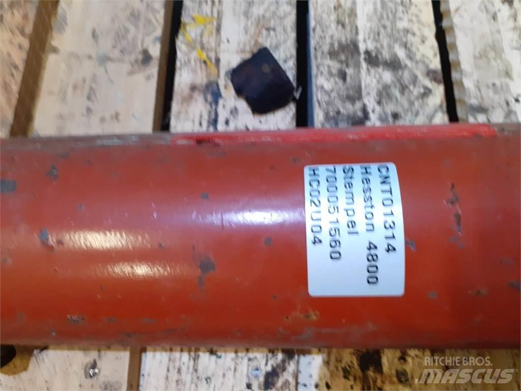 Hesston 4800 Čeľuste na balíky