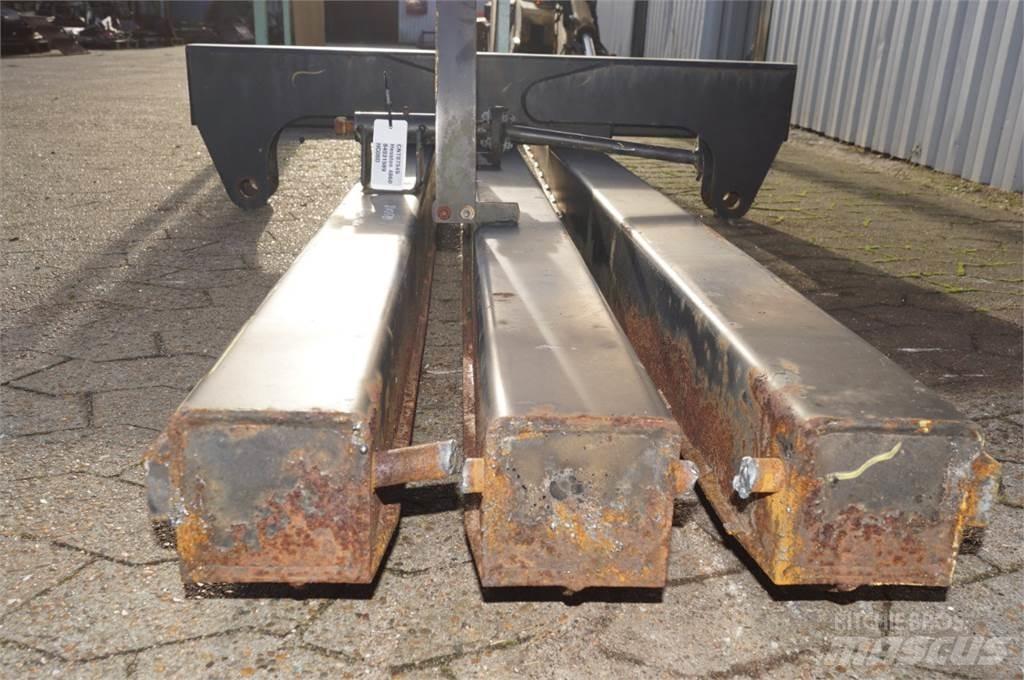 Hesston 4860S Čeľuste na balíky