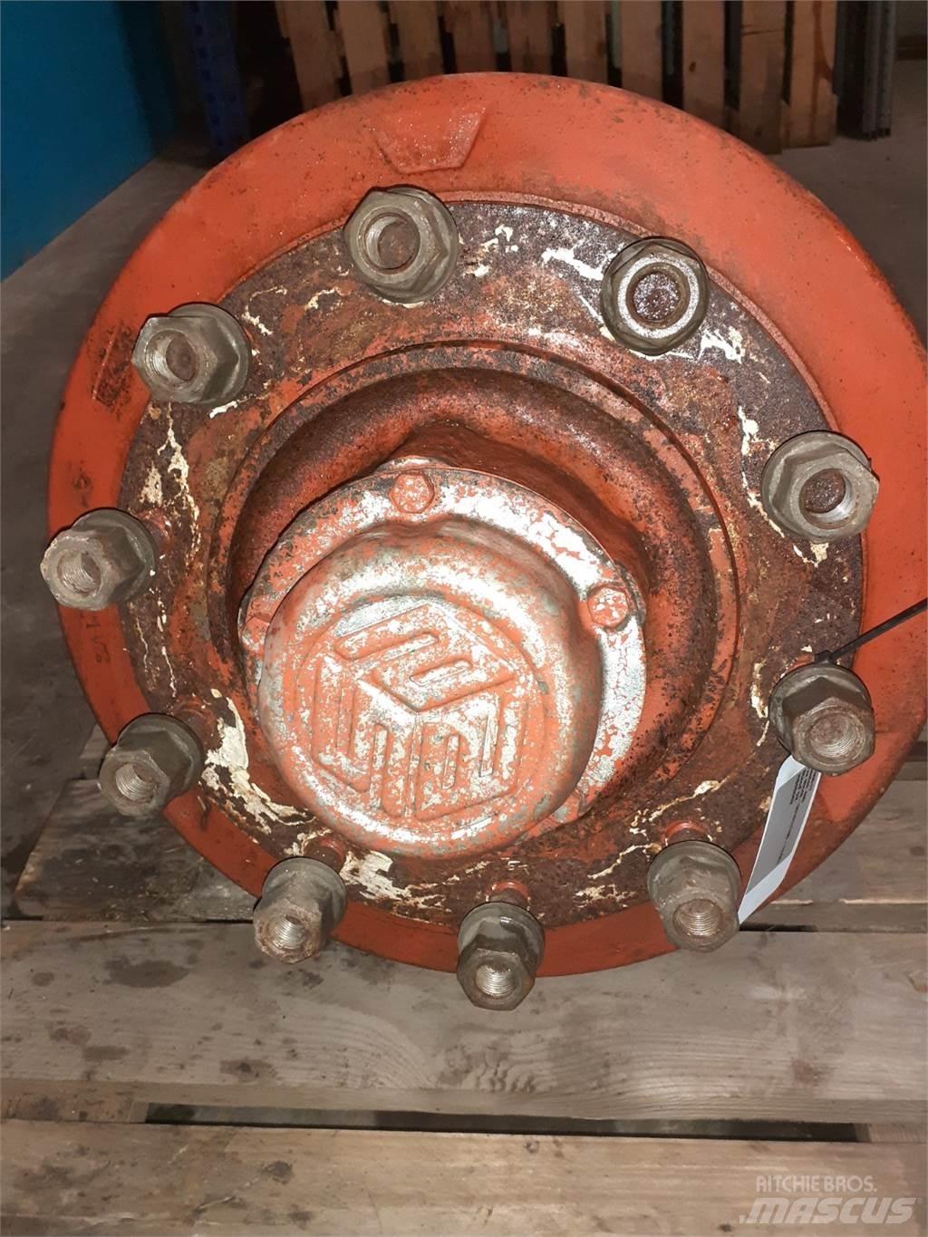 Hesston 4900 Nápravy