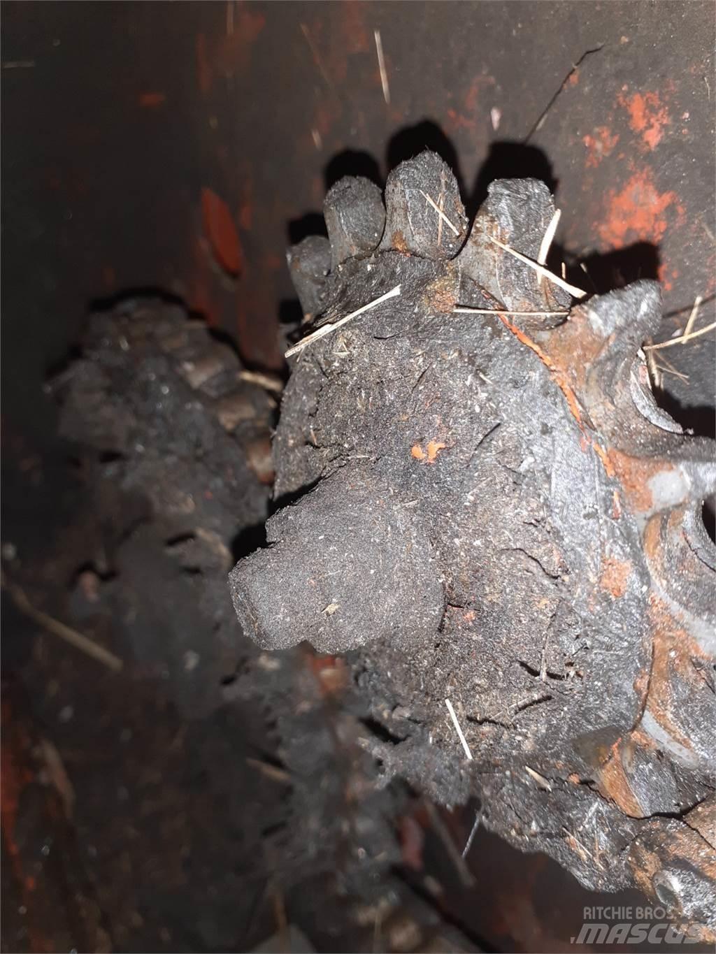 Hesston 4900 Ďalšie poľnohospodárske stroje