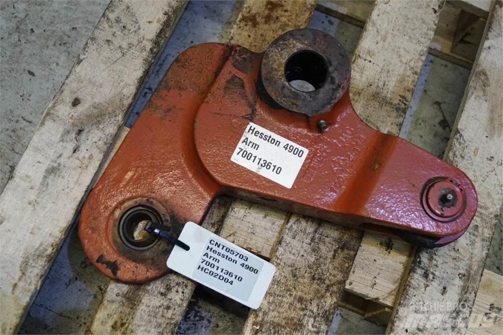 Hesston 4900 Čeľuste na balíky