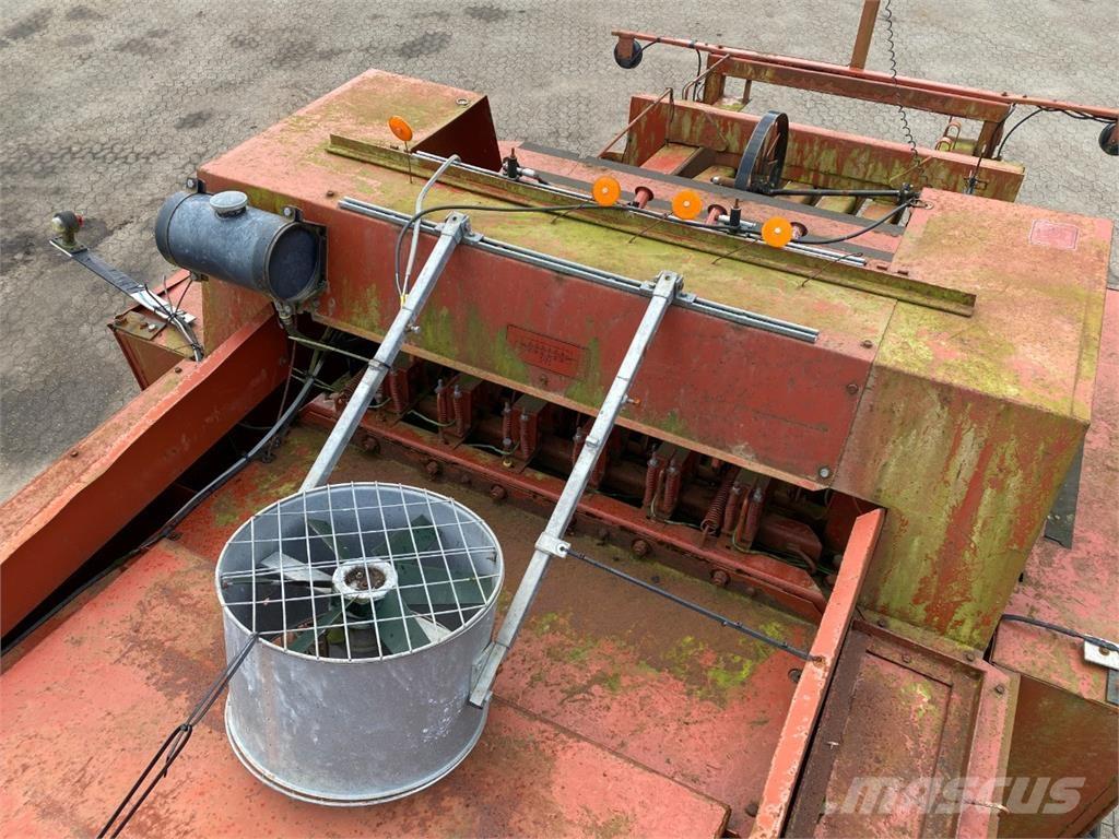 Hesston 4900 Lisy na hranaté balíky