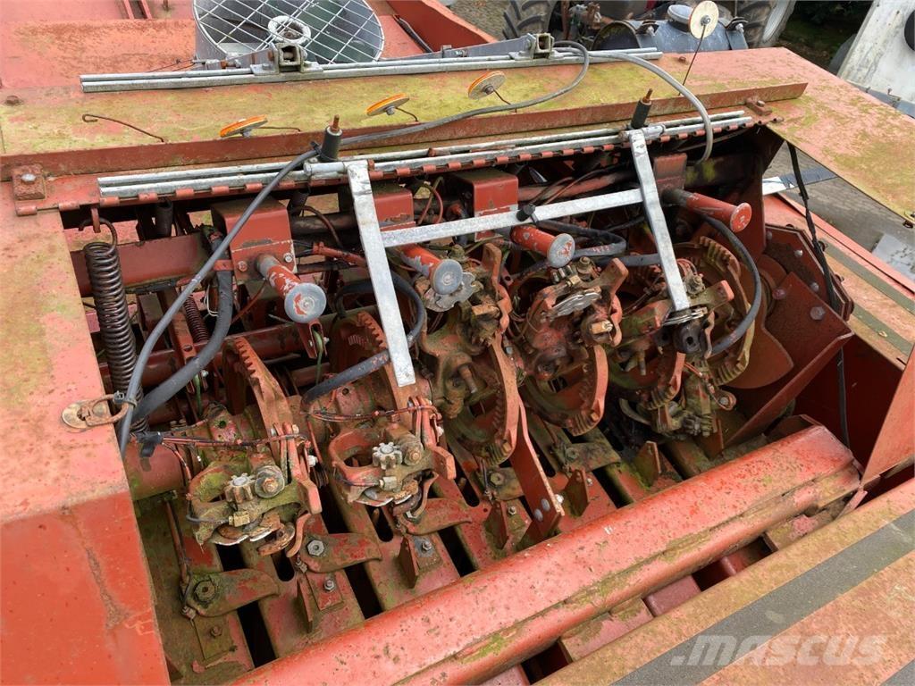 Hesston 4900 Lisy na hranaté balíky