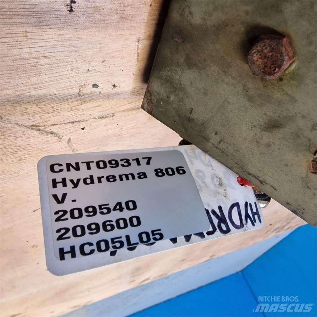 Hydrema 806 Výložníky a lyžice