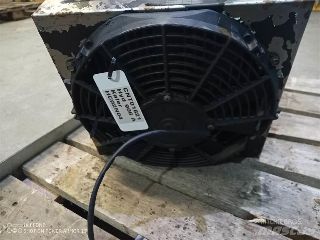 Hydrema 906A Radiátory