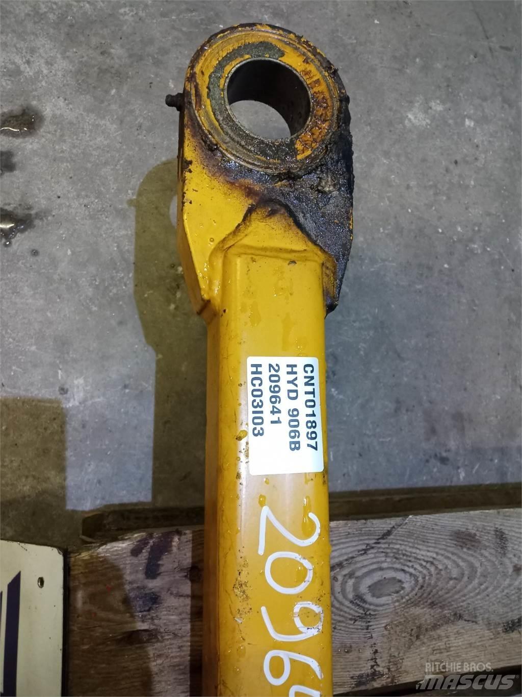 Hydrema 906B Výložníky a lyžice