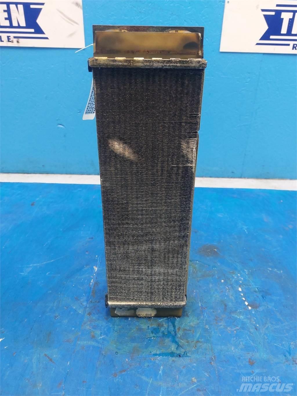 Hydrema 906B Radiátory