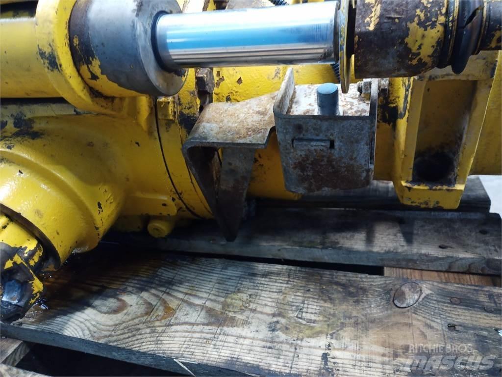 JCB 530 Nápravy