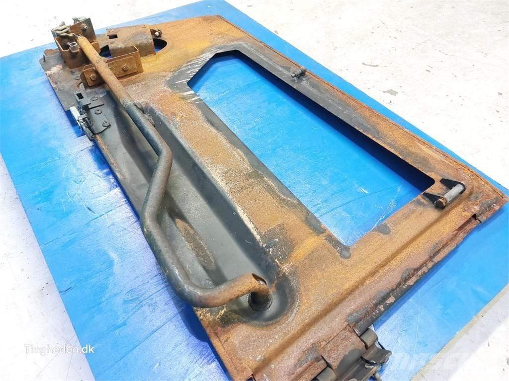 JCB 560-80 Kabíny a interiér