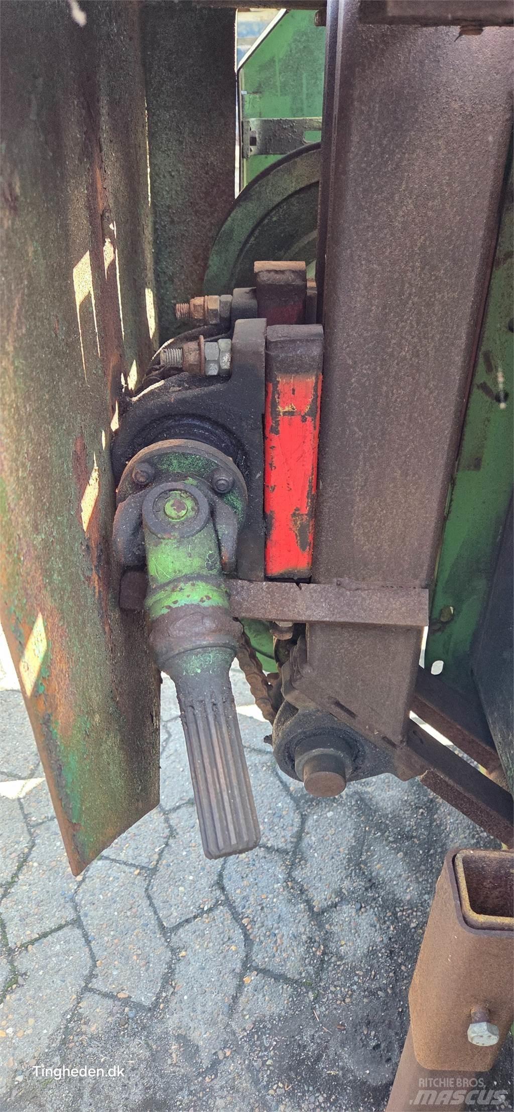 John Deere  Príslušenstvo a náhradné diely ku kombajnom
