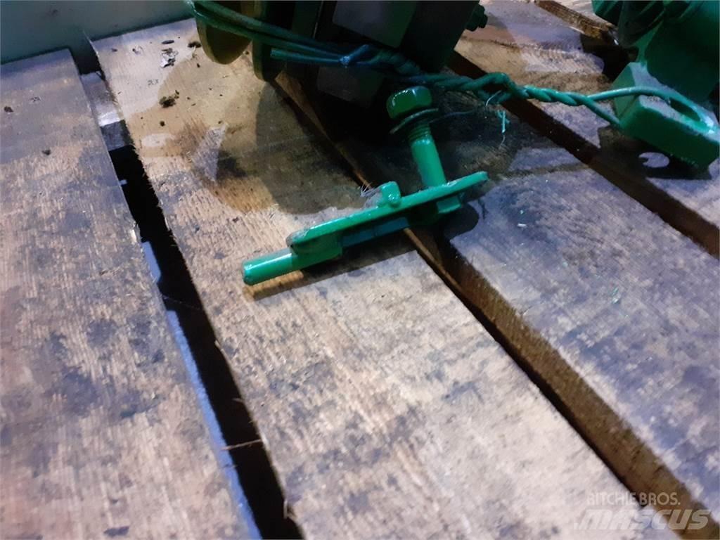 John Deere 1075 Príslušenstvo a náhradné diely ku kombajnom