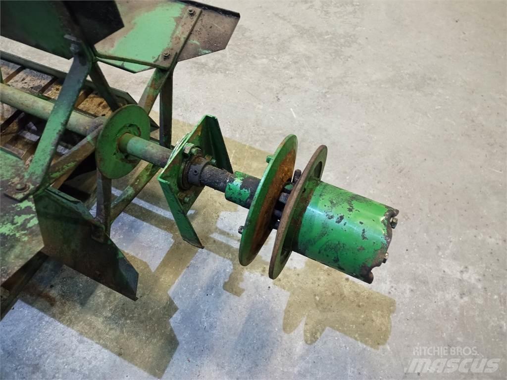 John Deere 1085 Posýpače soli a piesku
