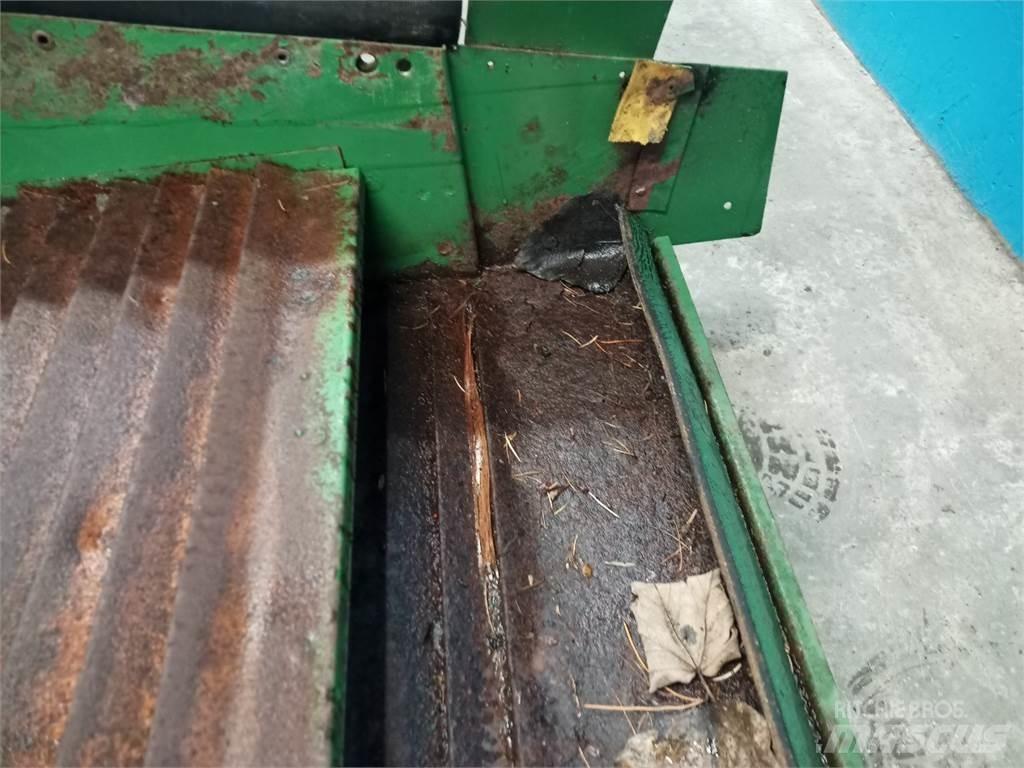 John Deere 1085 Posýpače soli a piesku