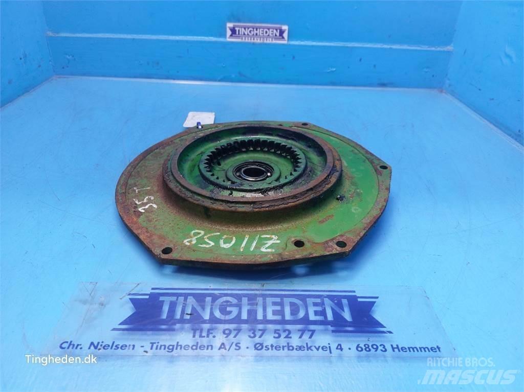 John Deere 1085 Posýpače soli a piesku