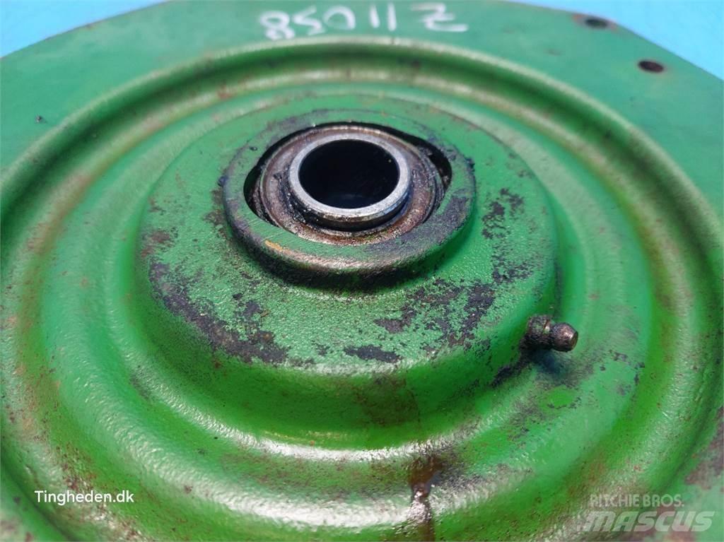 John Deere 1085 Posýpače soli a piesku