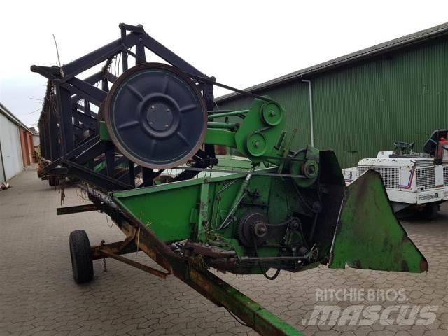 John Deere 16 Príslušenstvo a náhradné diely ku kombajnom