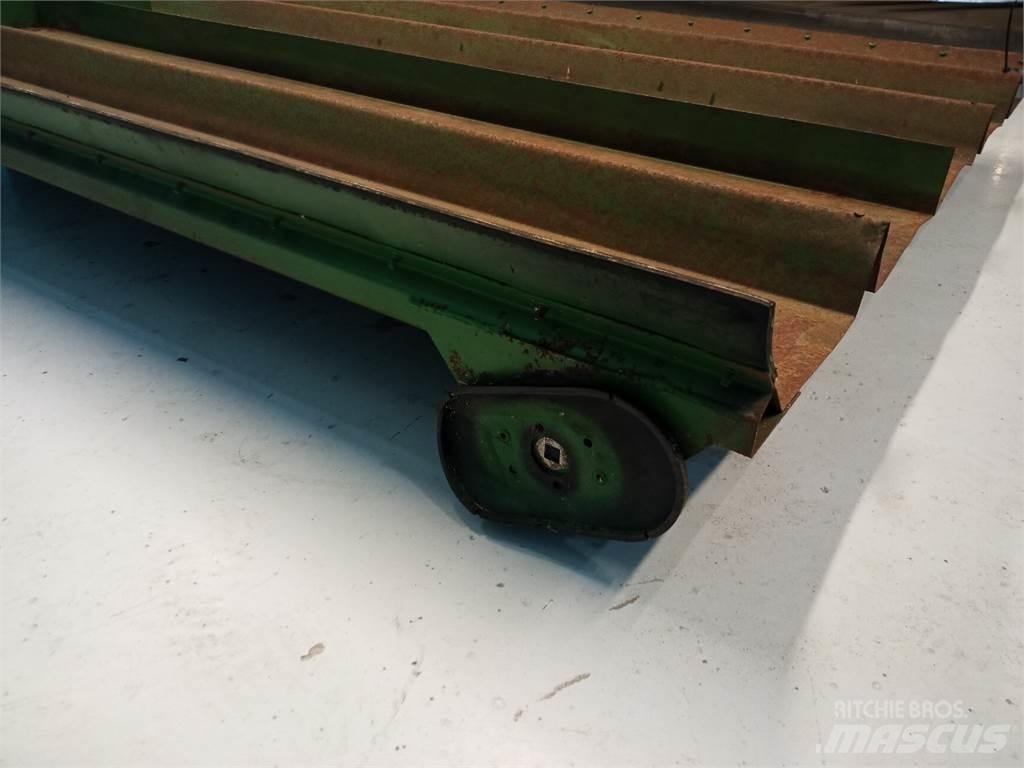John Deere 2054 Posýpače soli a piesku