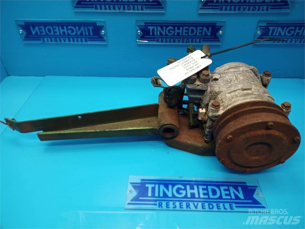 John Deere 2054 Kabíny a interiér