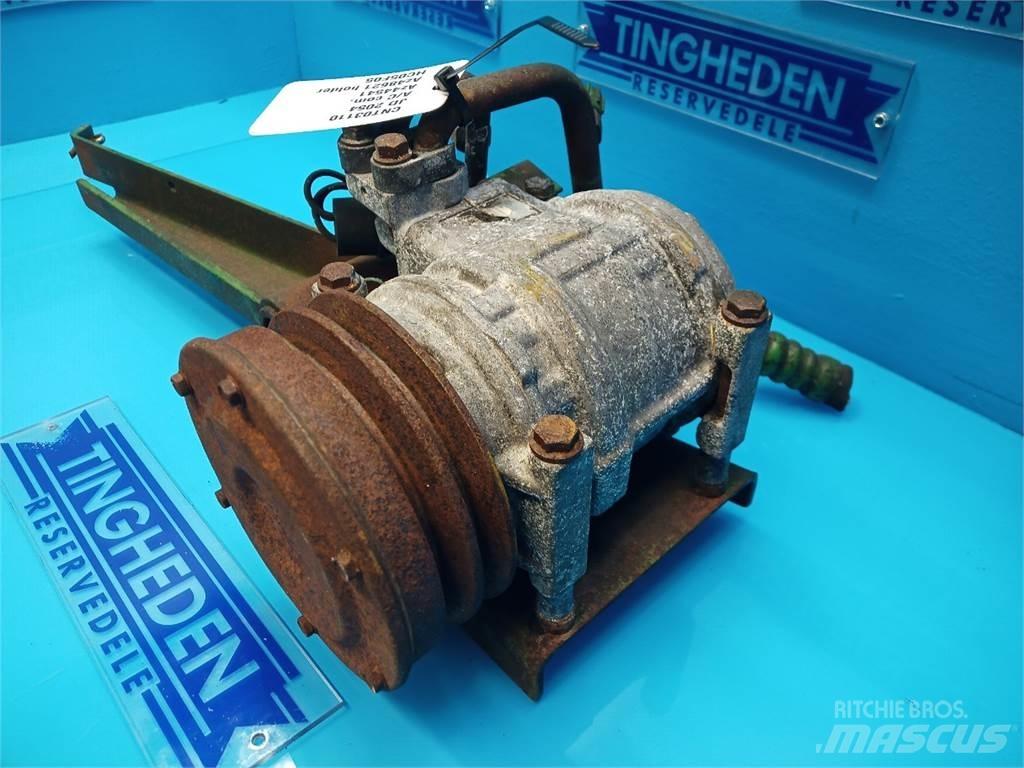 John Deere 2054 Kabíny a interiér
