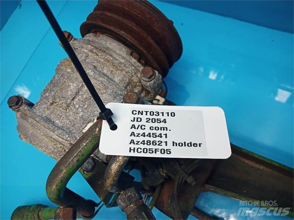 John Deere 2054 Kabíny a interiér