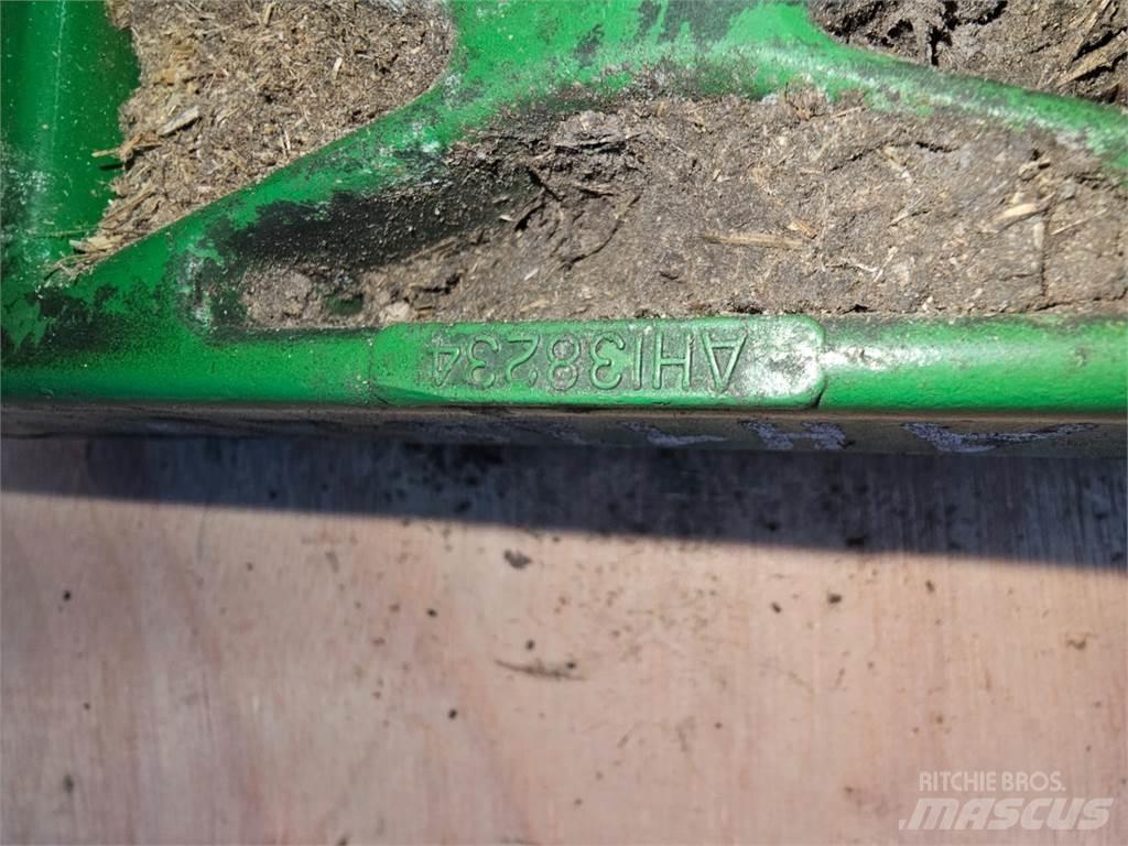John Deere 2054 Posýpače soli a piesku