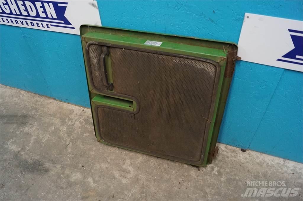 John Deere 3040 Kabíny a interiér
