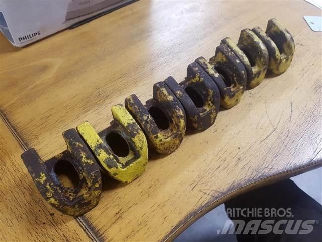 John Deere 4040 Pneumatiky, kolesá a ráfiky
