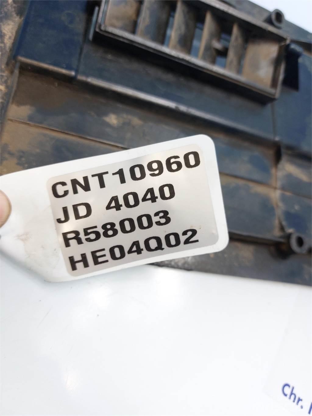 John Deere 4040 Kabíny a interiér