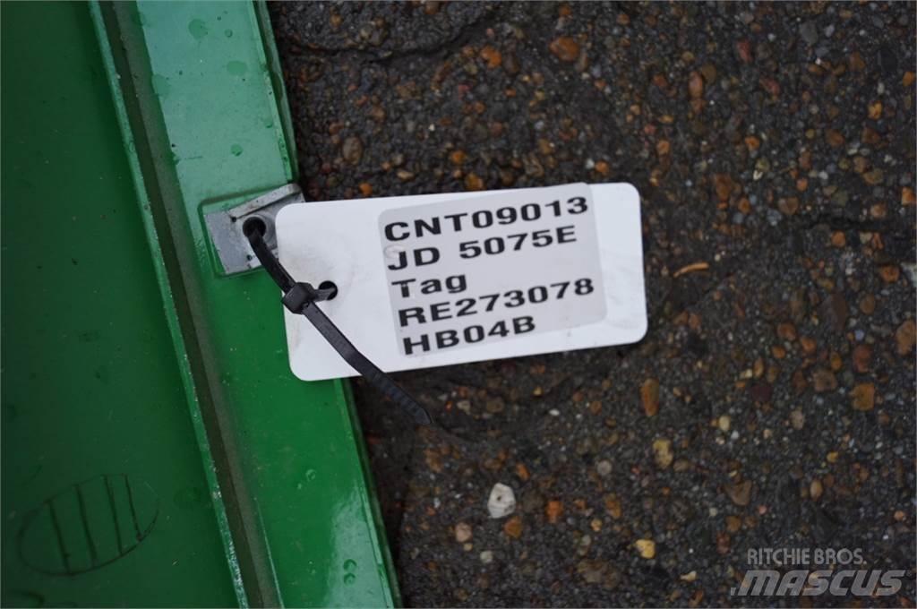 John Deere 5075E Kabíny a interiér