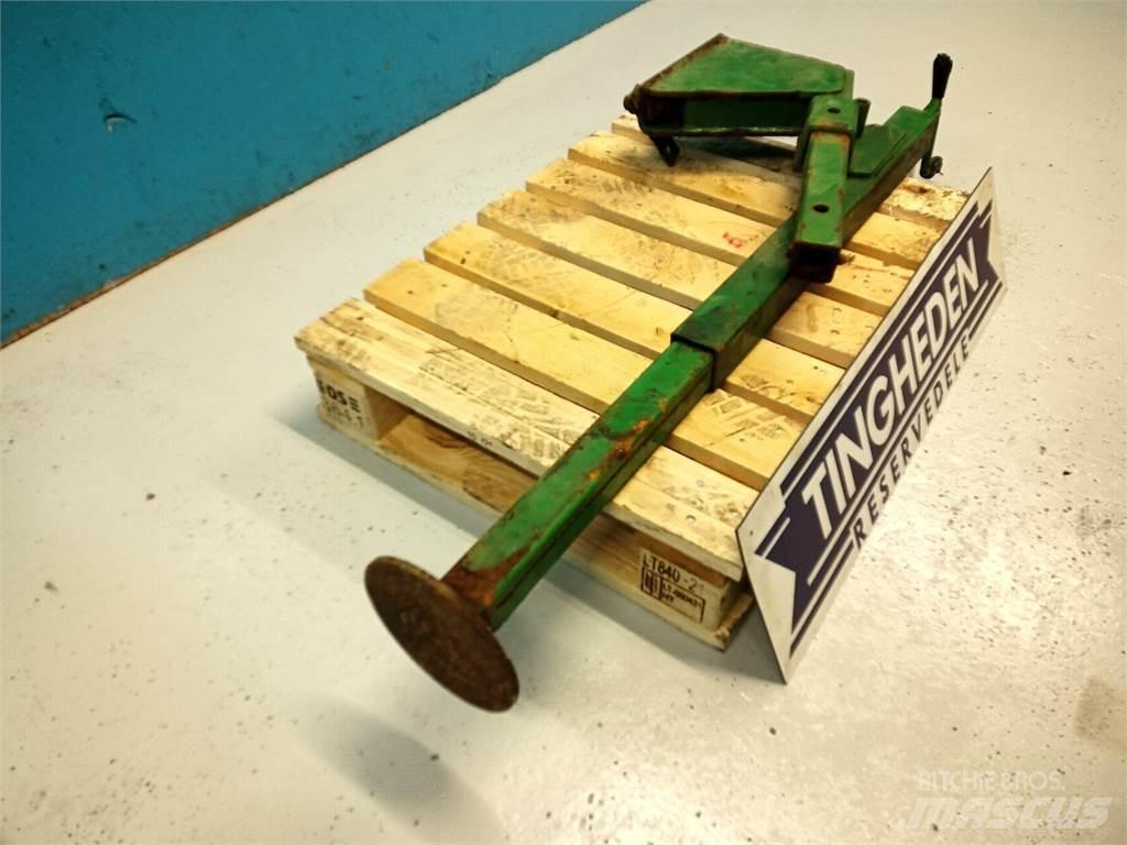 John Deere 590 Preosievacie lopaty
