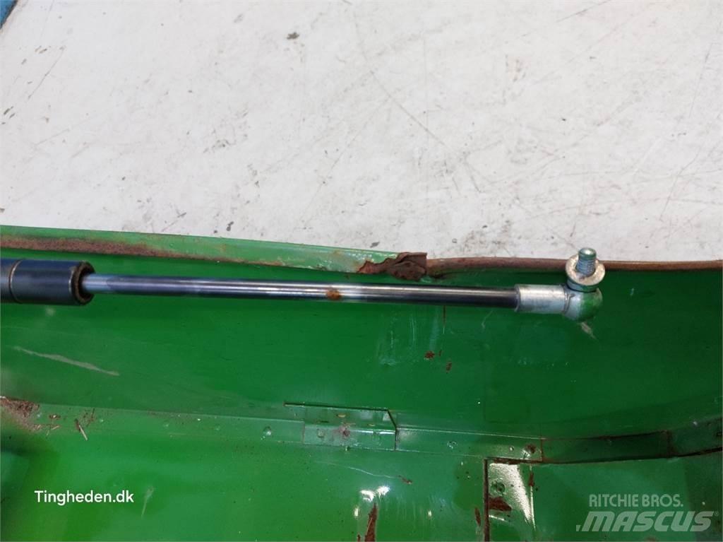 John Deere 590 Preosievacie lopaty