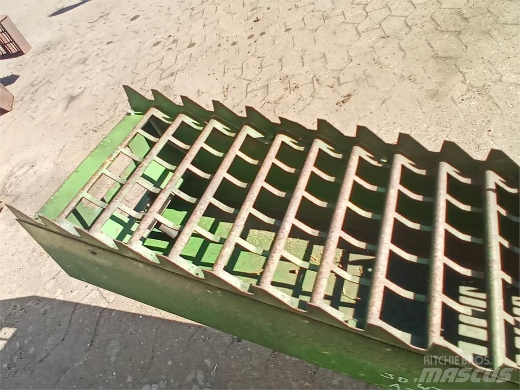 John Deere 9540 Príslušenstvo a náhradné diely ku kombajnom