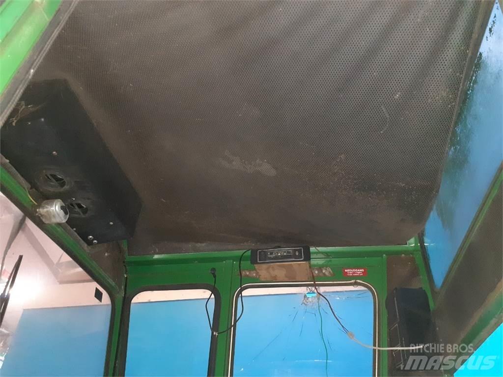 John Deere 955 Kabíny a interiér