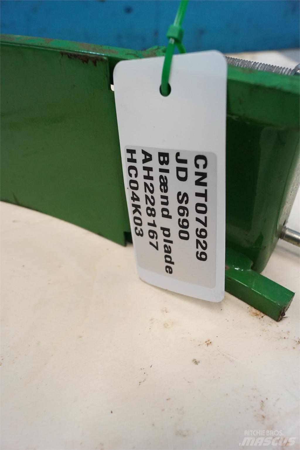 John Deere S690 Príslušenstvo a náhradné diely ku kombajnom