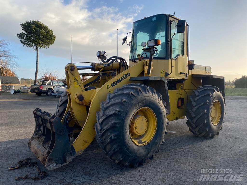 Komatsu WA270 Kolesové nakladače