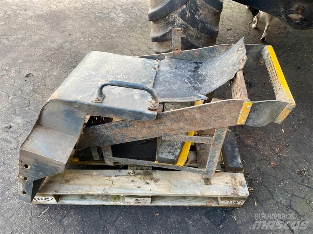 Komatsu WA270 Kolesové nakladače