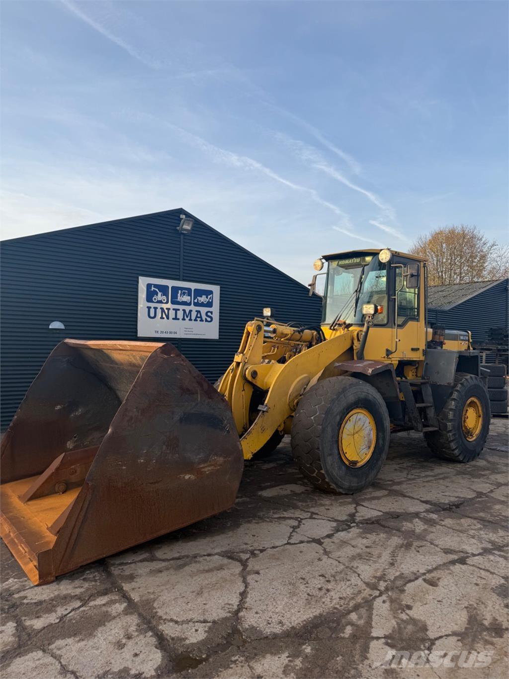 Komatsu WA270-3 Kolesové nakladače