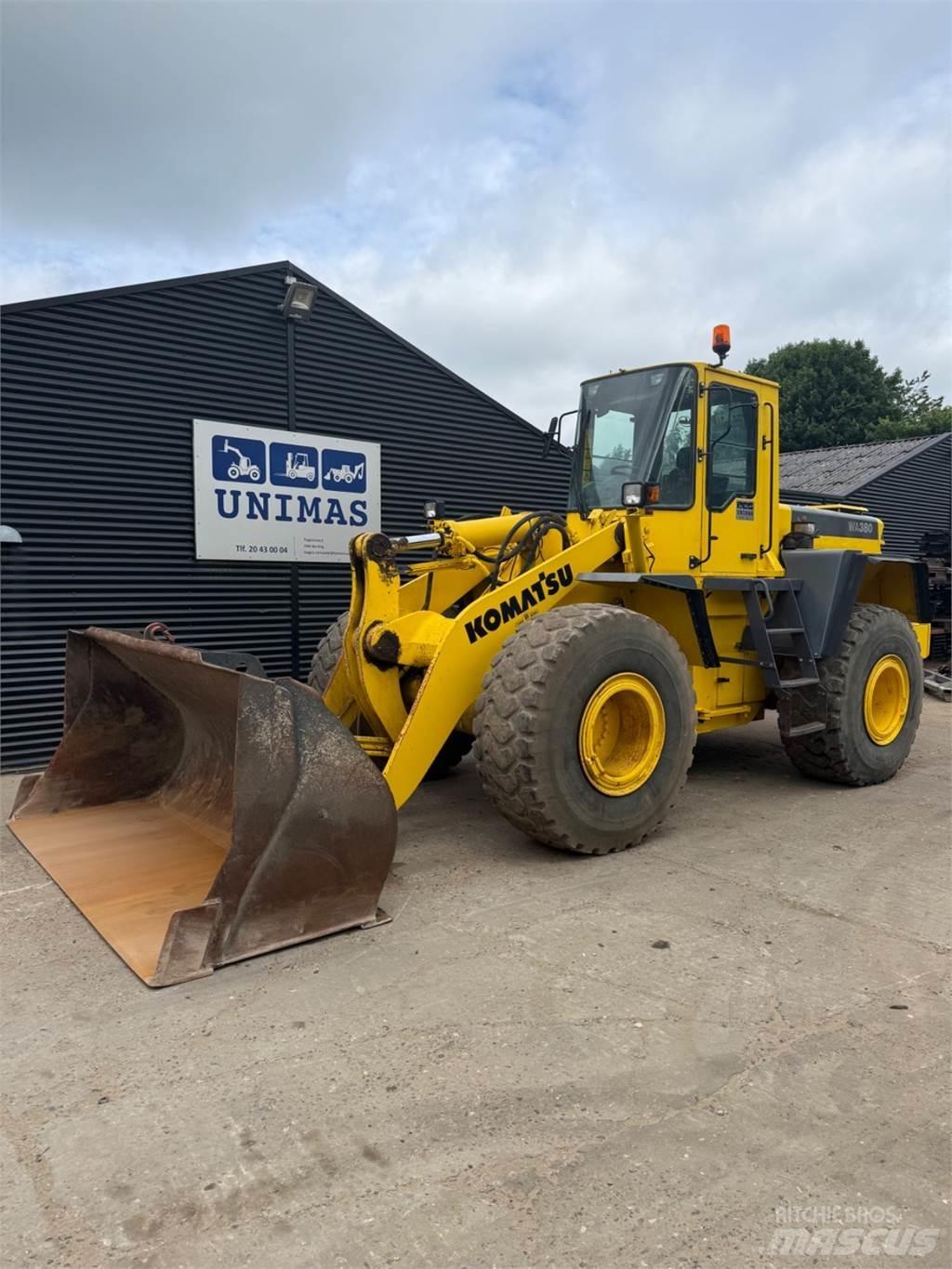 Komatsu WA380 Kolesové nakladače