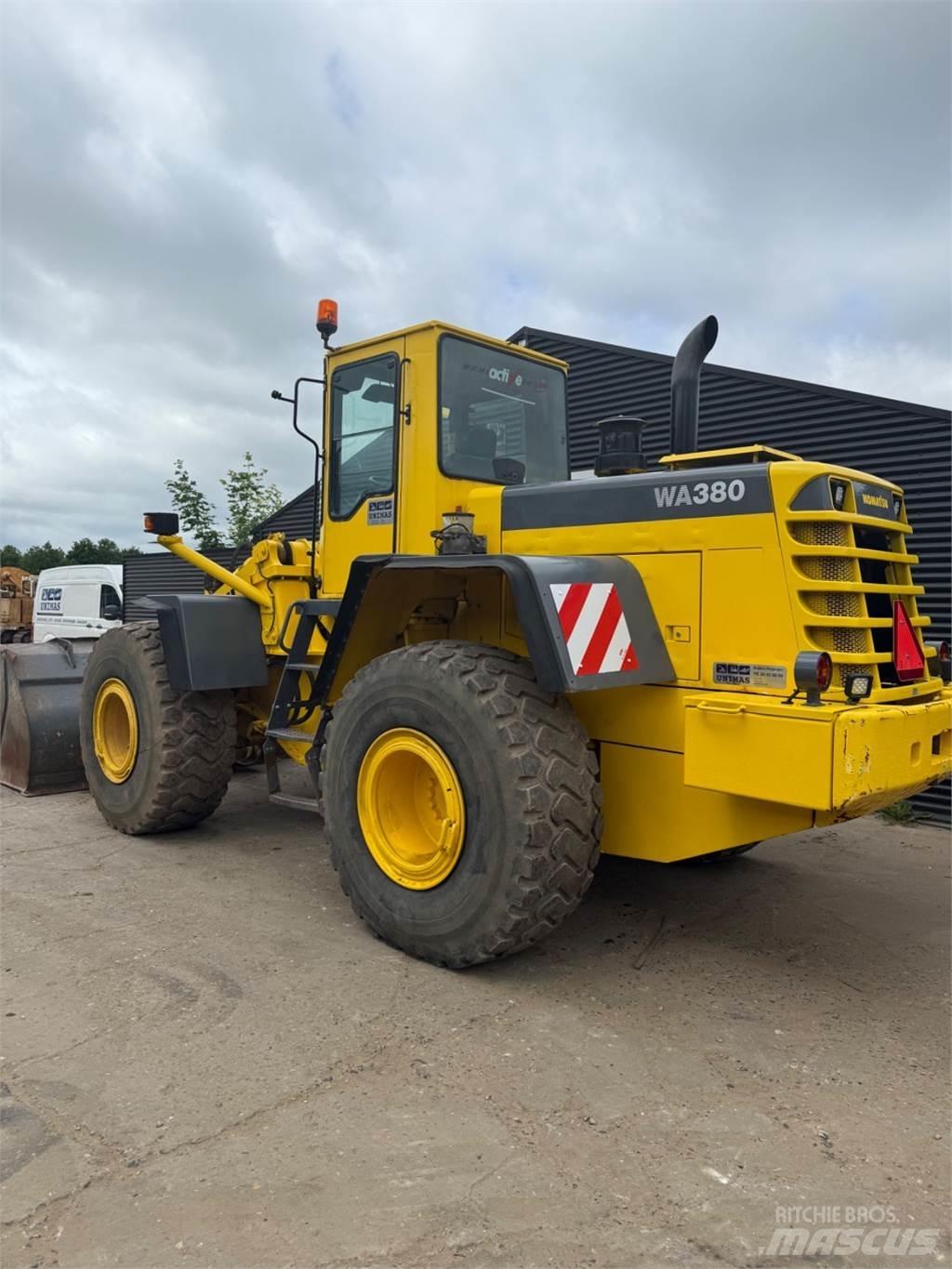 Komatsu WA380 Kolesové nakladače