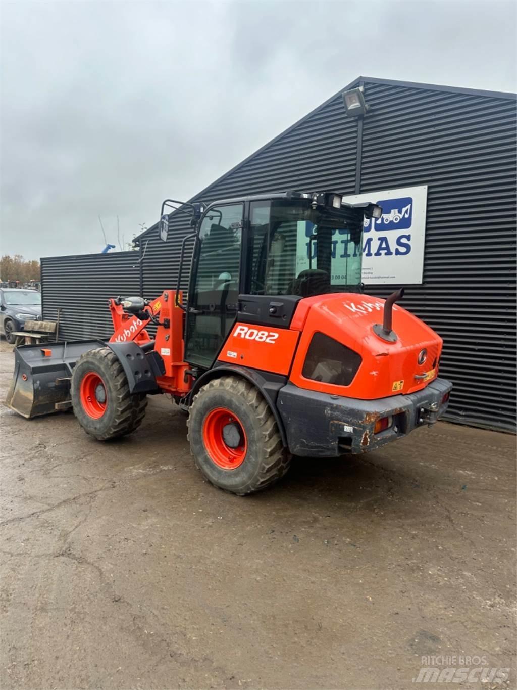 Kubota R082 Kolesové nakladače