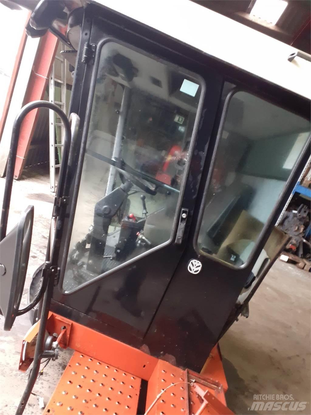 Laverda 3650 Kabíny a interiér