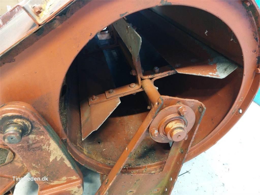 Laverda 627 Posýpače soli a piesku