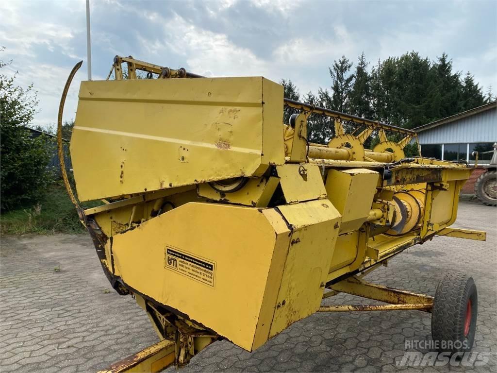 New Holland 15 Príslušenstvo a náhradné diely ku kombajnom