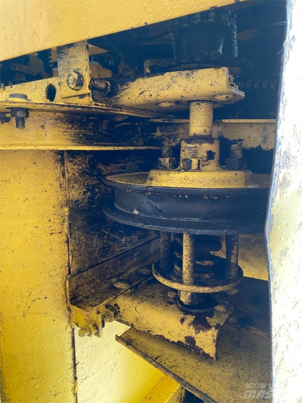 New Holland 15 Príslušenstvo a náhradné diely ku kombajnom
