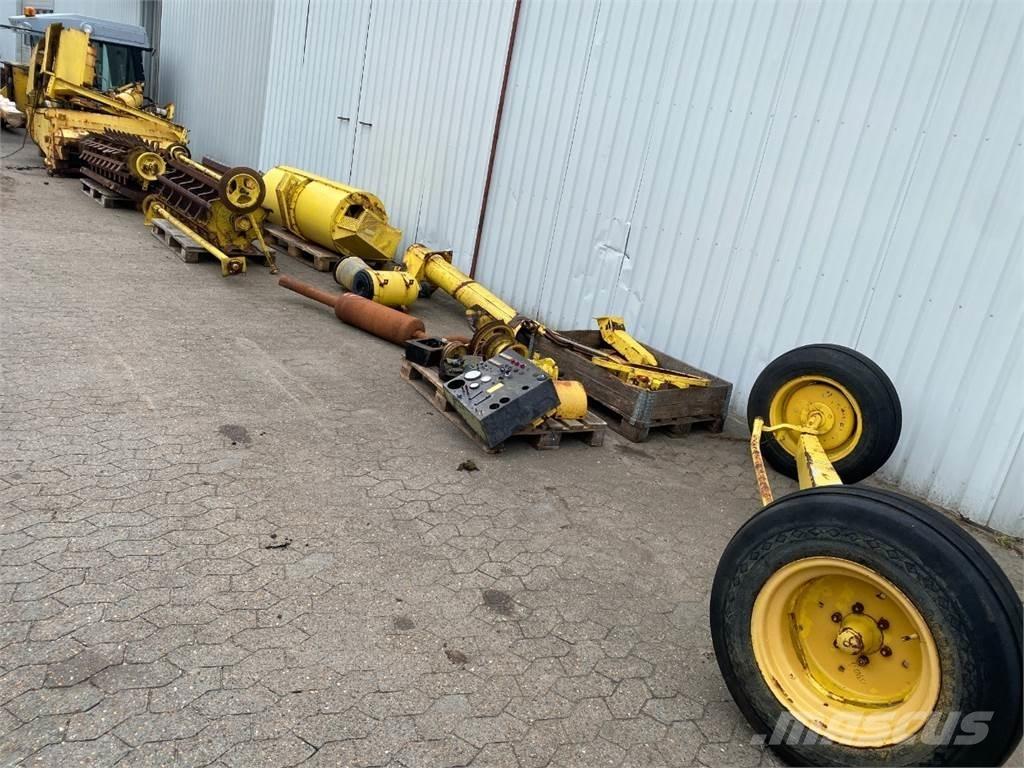New Holland 8080 Kombinované zberacie stroje